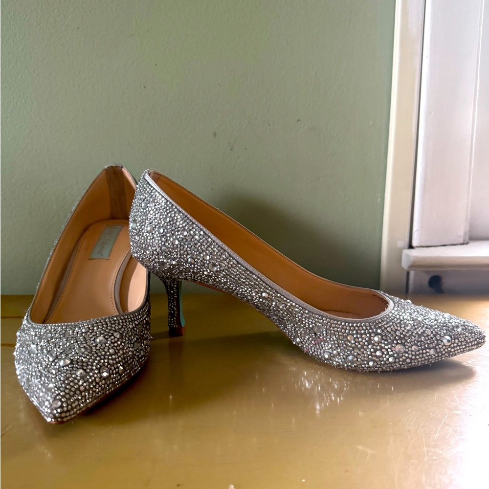 Betsey Johnson size 7 bling bling shoes!